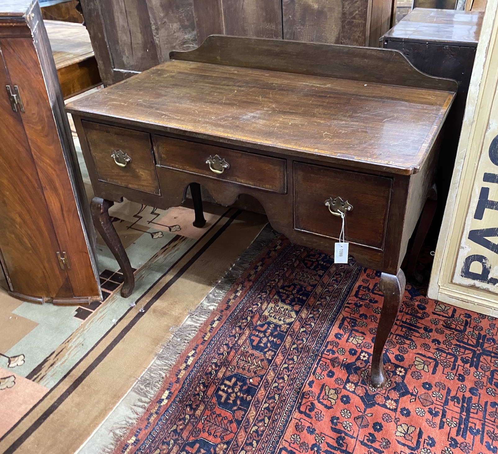 An 18th century style banded mahogany kneehole dressing table, width 107cm, depth 57cm, height 90cm